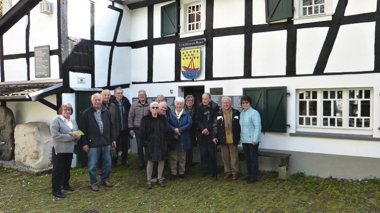 Gruppe am Heimatmuseum