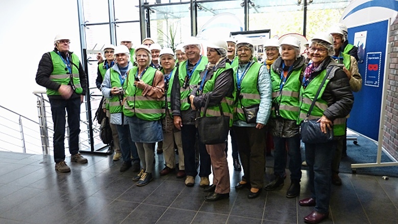 Gruppe beim Besuch der Zuckerfabrik