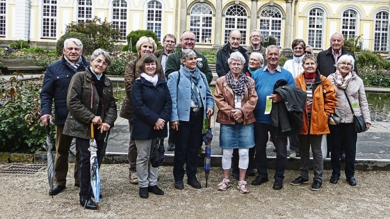 Gruppe im Schlosspark