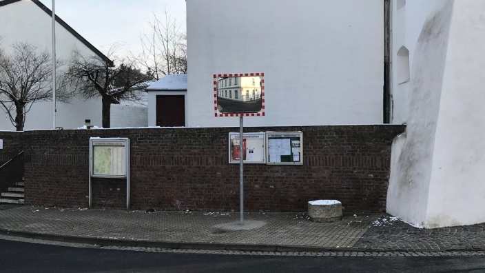 Errichtung eines Verkehrsspiegels