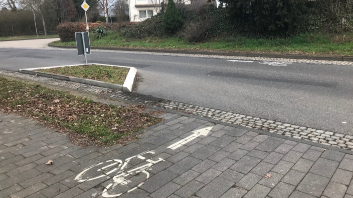 Fahrbahnverschwenkung Miel