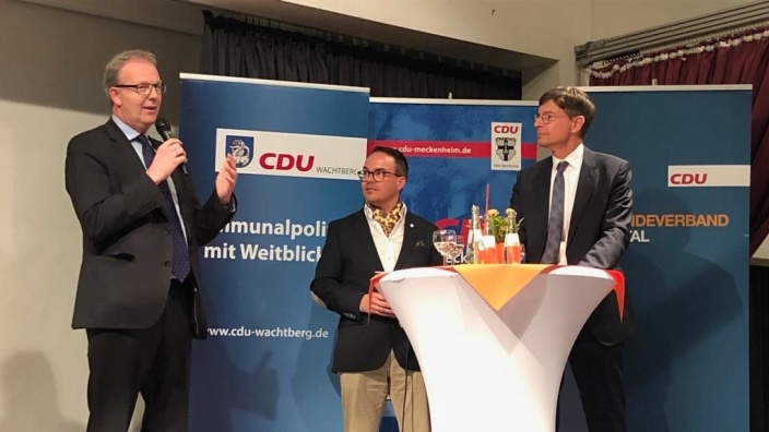 Podiumsdiskussion zwischen Politik und Wissenschaft