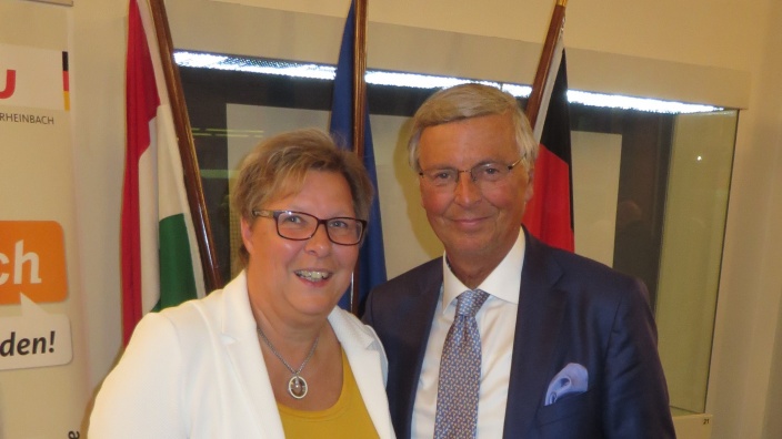 Bürgermeisterin Petra Kalkbrenner mit Wolfgang Bosbach MdB a.D.